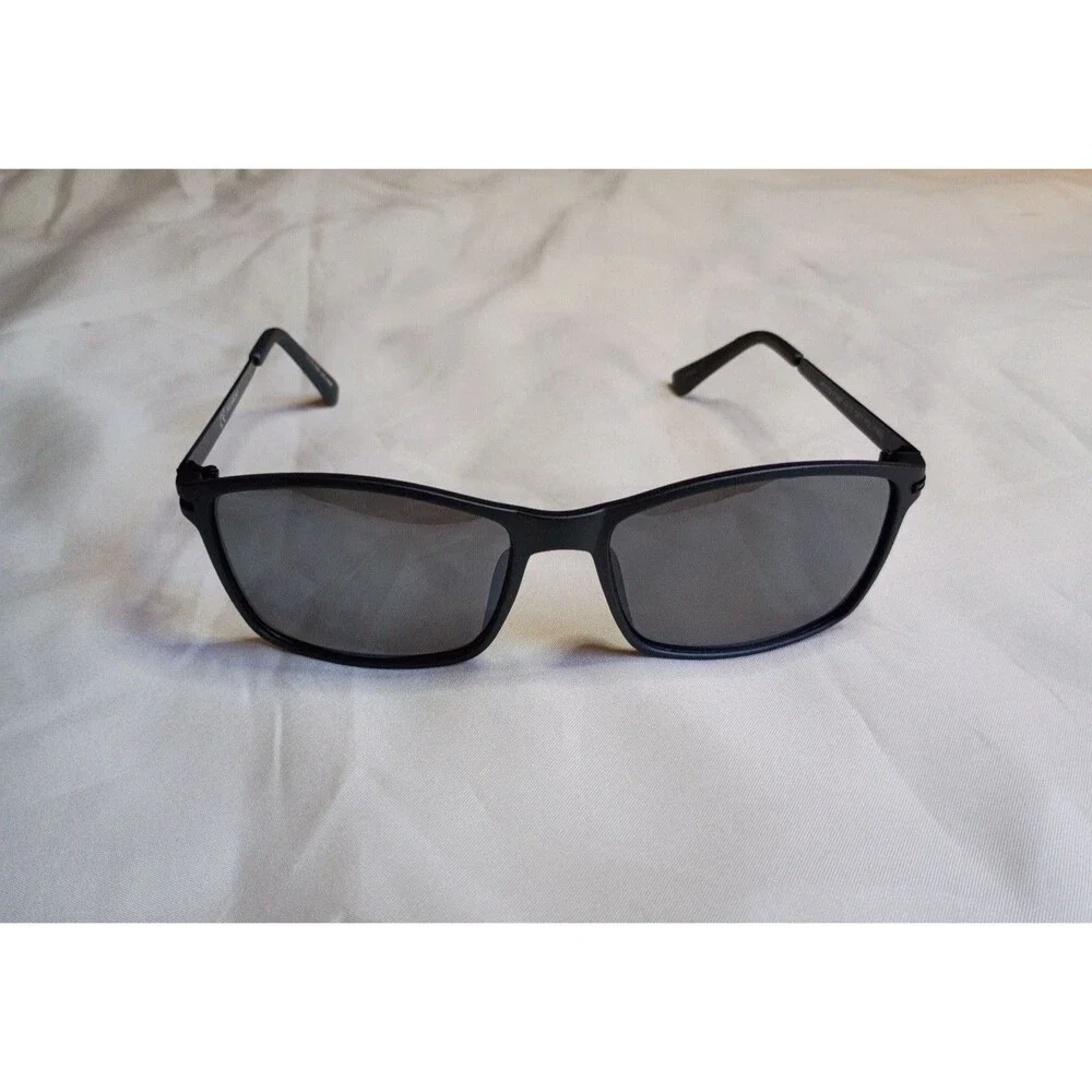 Foster Grant Polarized Sunglasses Matte Black Gray Lenses NS1119